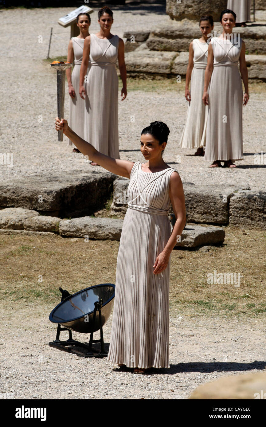 Page 3 - Torch Greek High Resolution Stock Photography and Images - Alamy