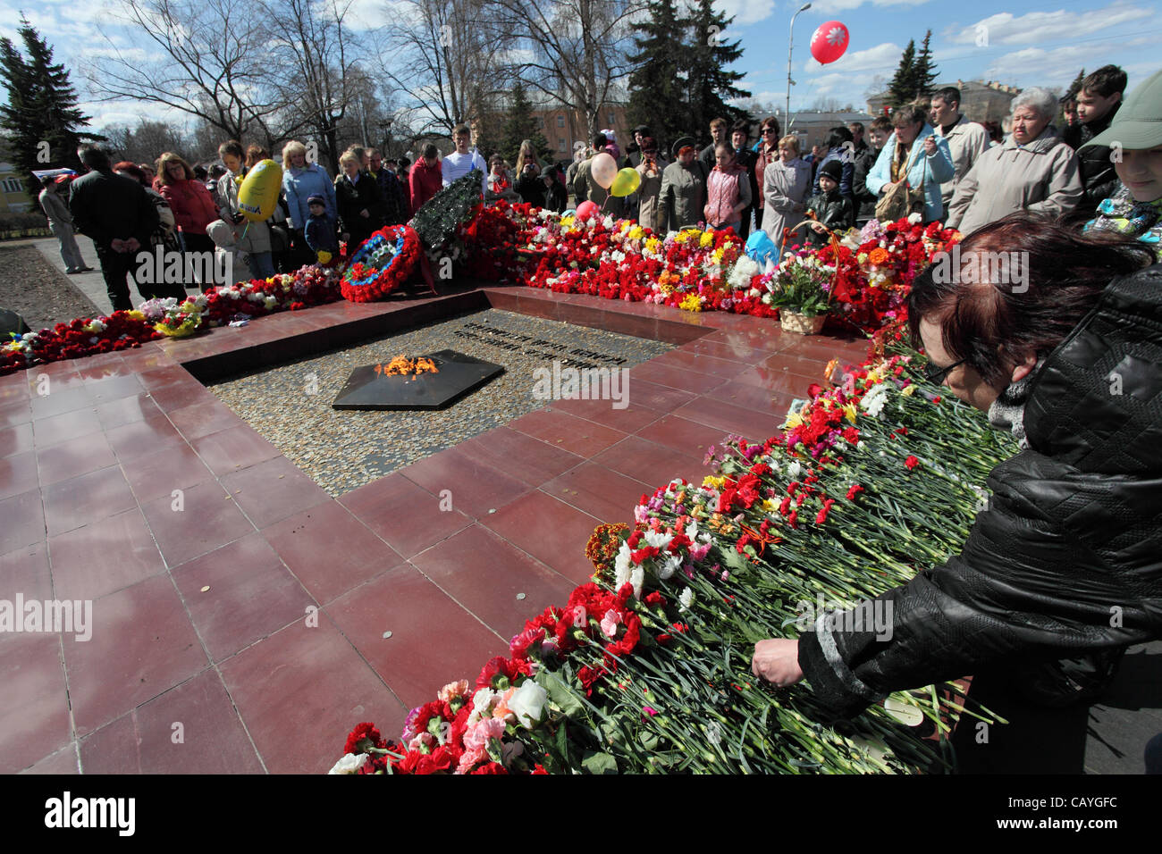 Crowds lay memorial flowers at Victory Day celebrations on May 9th, 2012 in Petrozavodsk, Russia. Victory Day marks the capitulation of Nazi Germany to the Soviet Union in the Second World War Stock Photo