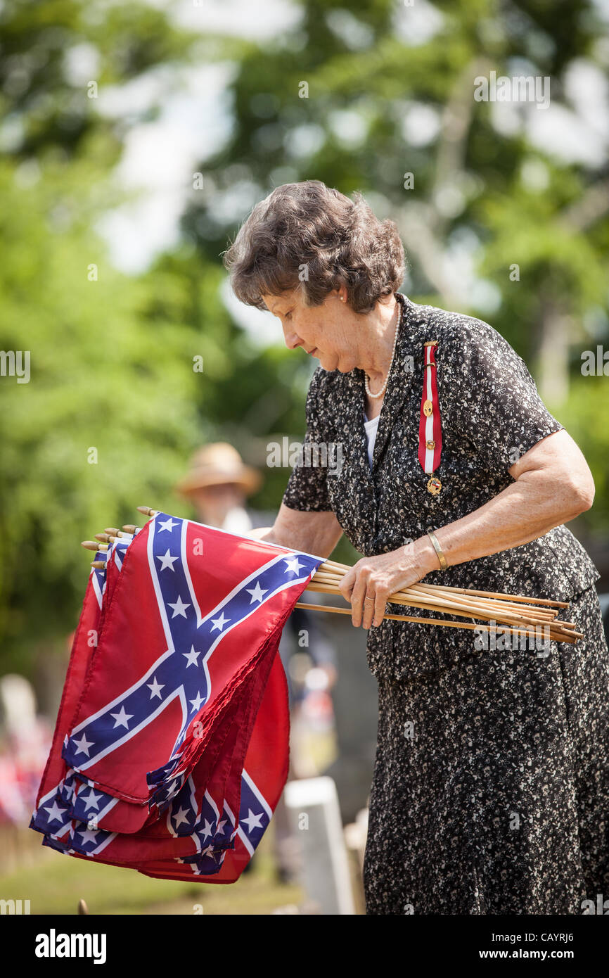 A member of the Daughters of the Confederacy picks up flags following a