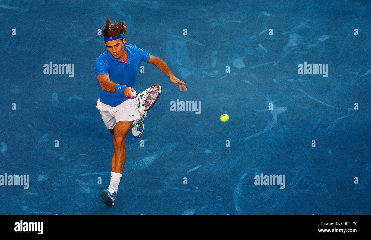 Roger Federer hit back from losing the first set to claim his third Madrid Masters title courtesy of a 3-6 7-5 7-5 win over Toma Stock Photo