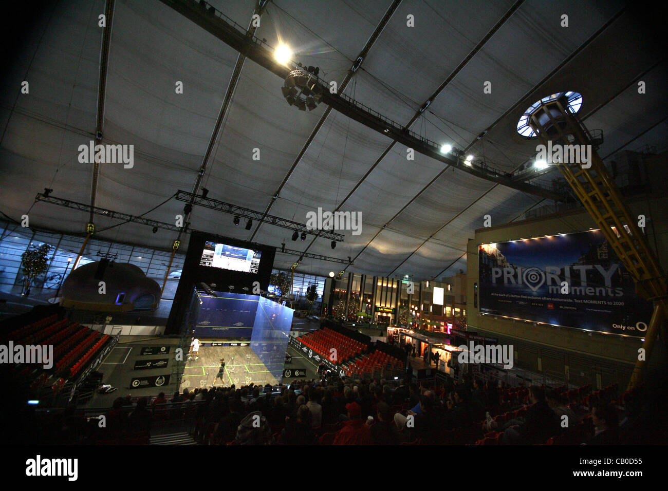 14.05.2012 The O2, London, England. A general view of the court inside the O2 arena. Stock Photo