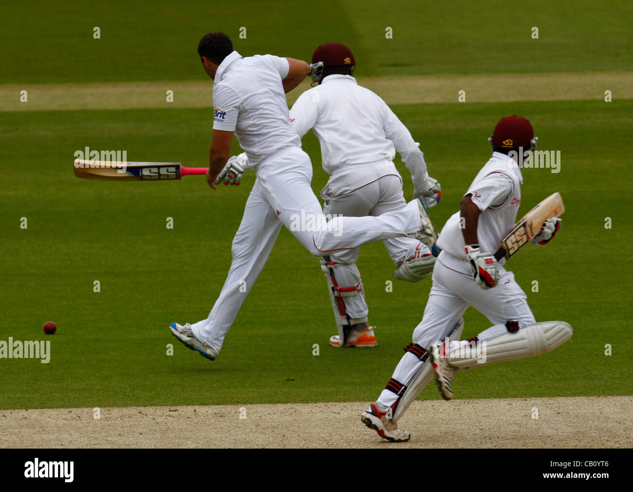 Running between wickets hires stock photography and images Alamy