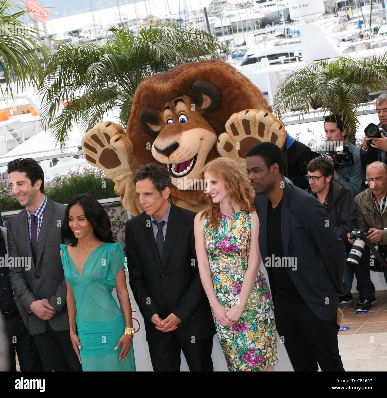 Left to right) A nighttime romantic moment between Gloria the Hippo (JADA  PINKETT SMITH) and watering hole lothario Moto Moto (will.i.am) is  interrupted by Melman (DAVID SCHWIMMER) in DreamWorks' “Madagascar: Escape 2