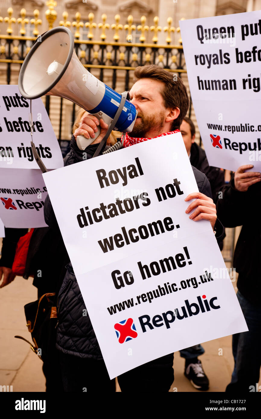 LONDON, UK - 18th May 2012: Republicans protesters in front of Buckingham Palace denouncing the presence of the King of Bahrain and other country leaders in visit at Buckingham Palace for the Queen's Jubilee. Stock Photo