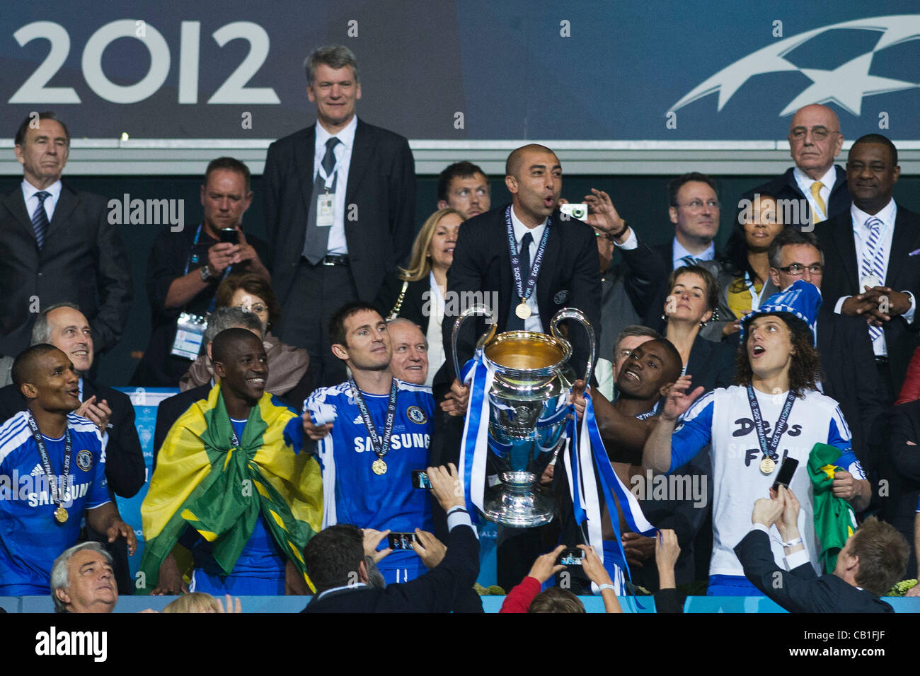 Roberto Di Matteo Coach (Chelsea), MAY 19, 2012 - Football / Soccer :  Chelsea team group celebrates with Trophy during the ceremony after winning  the UEFA Champions League 2011-2012 Final match between