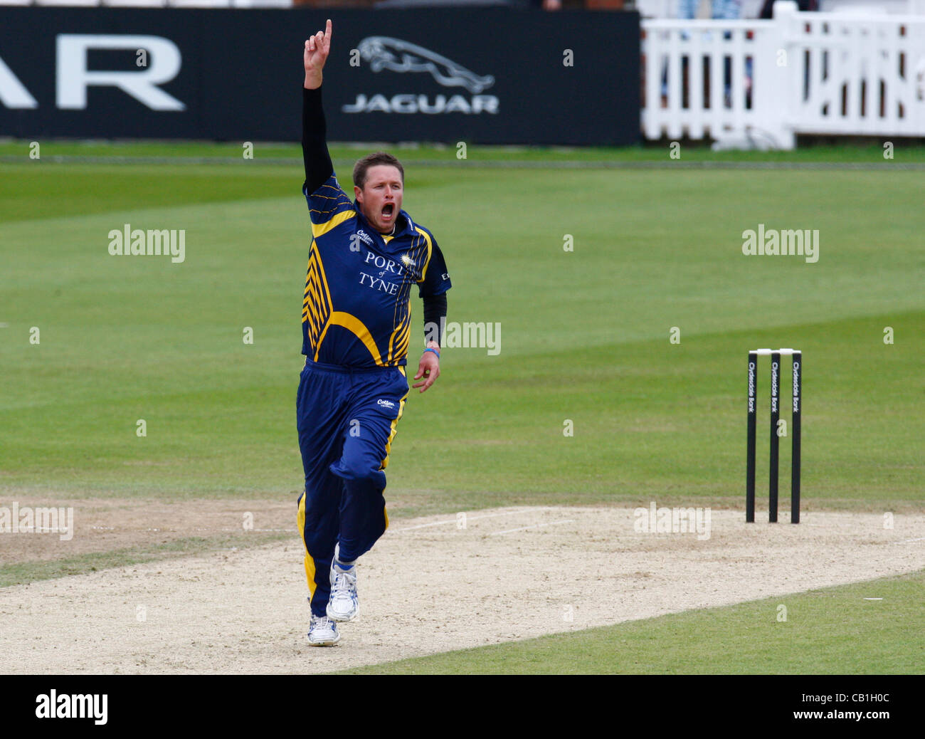 20.05.12 The Brit Oval, London, ENGLAND: Mitchell Claydon of Durham County Cricket celebrates the wicket of Jason Roy of Surrey County Cricket caught Phil Mustard of Durham County Cricket in action during Cldesdale Bank Pro40 between Surrey Tigers  and Durham Dynamos at The Brit Oval Stadium on May  Stock Photo