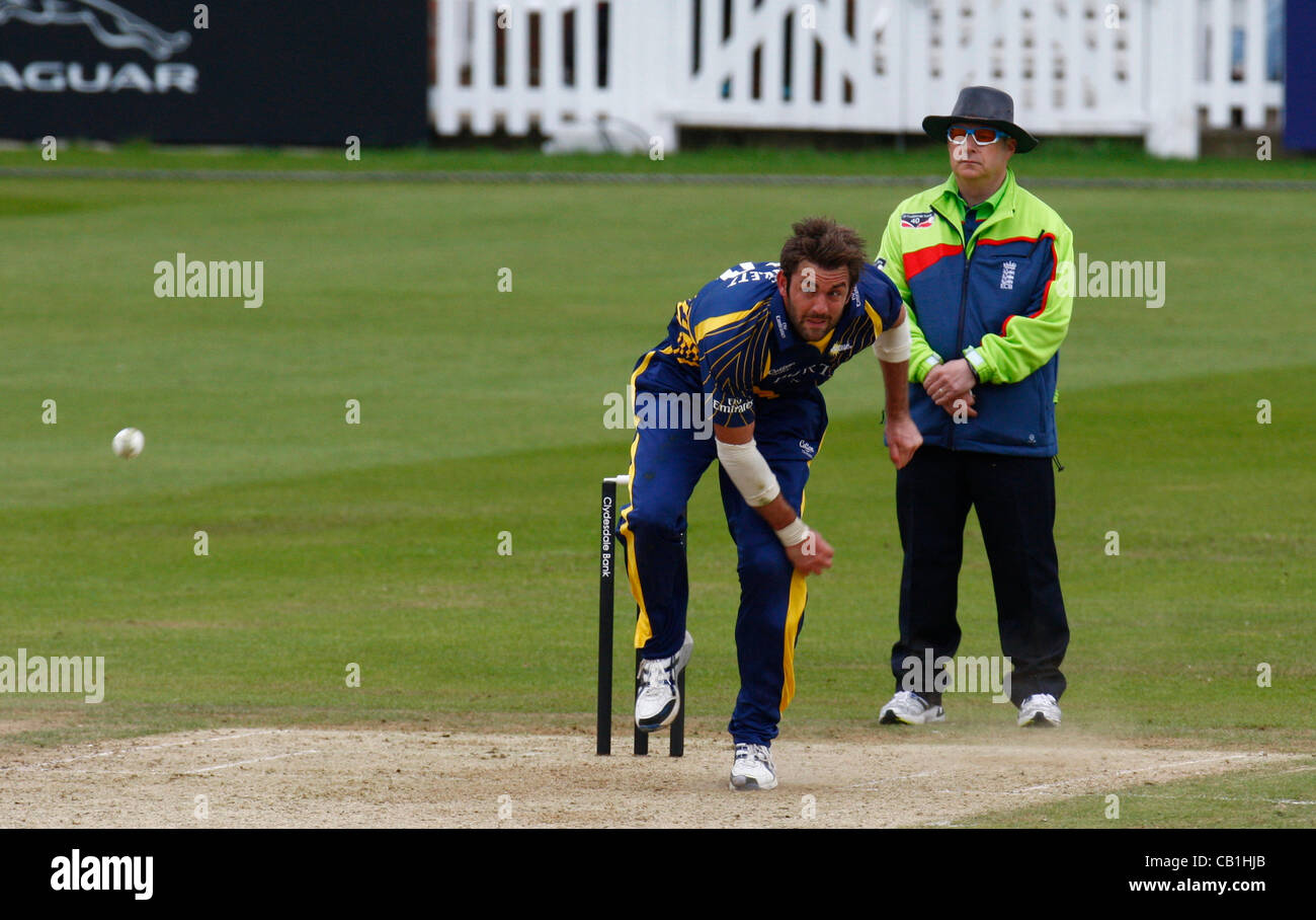 20.05.12 The Brit Oval, London, ENGLAND: Liam Plunkett of Durham County Cricket in action during Clydesdale Bank Pro40 between Surrey Tigers  and Durham Dynamos at The Brit Oval Stadium on May 20, 2012 in London, England. Stock Photo