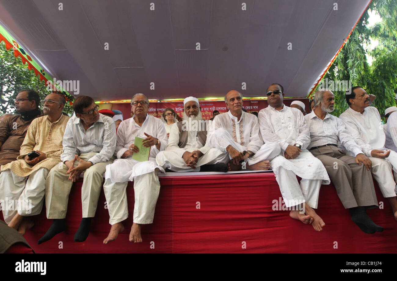 May 20, 2012 - 20 May 2012 Dhaka. Bangladesh- Bangladesh National Party ( BNP) chairperson and opposition leader KHALEDA ZIA and his party leaders takes part in a six-hour long symbolic mass hunger strike at Mahanagar Natya Mancha in Gulistan, Dhaka on yesterday. The opposition alliance called the r Stock Photo