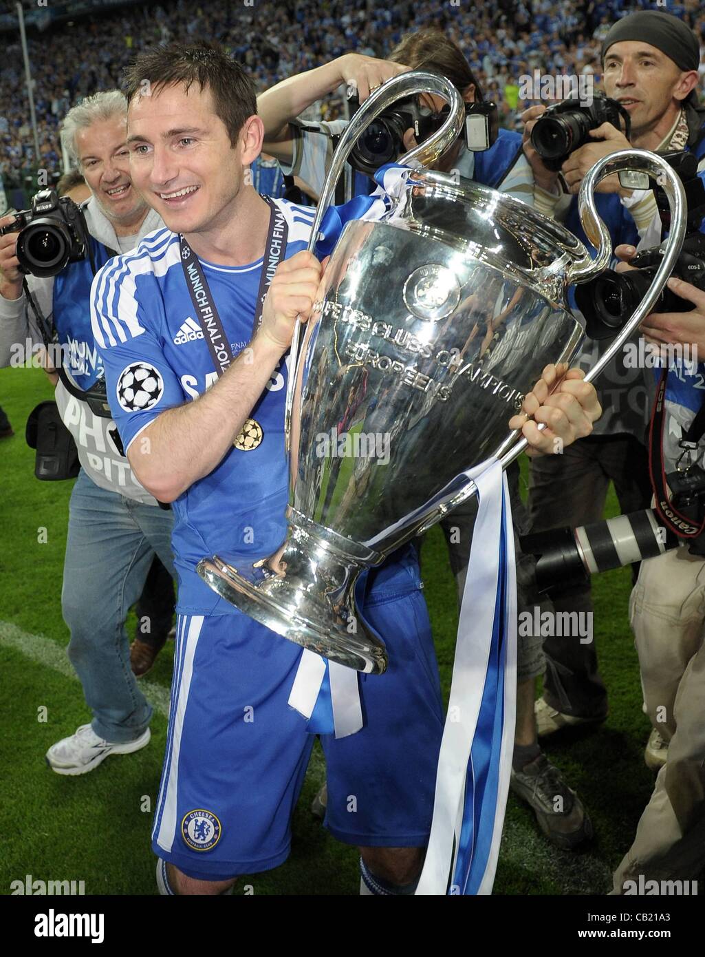 19.05.2012. Munich Germany. UEFA CHampions League final. Bayern Munich versus Chelsea FC. Allianz Arena, Munich, Germany.    Frank Lampard FCC with Cup Stock Photo