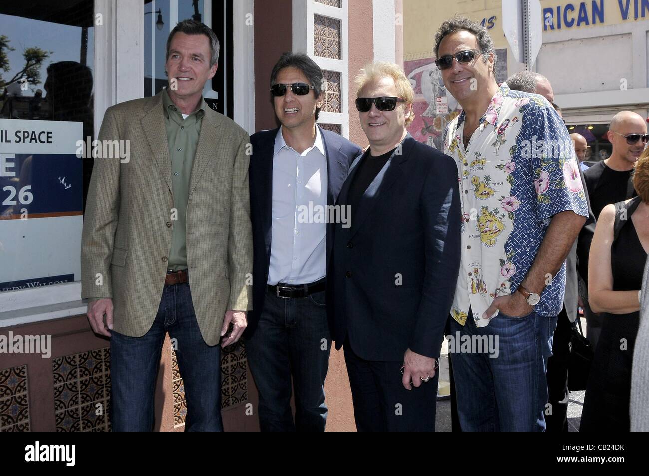 Neil Flynn, Ray Romano, David Hunt, Brad Garrett at the induction