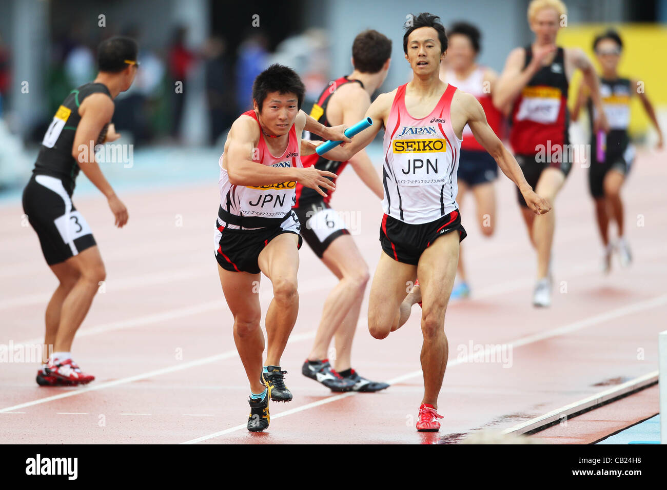 (L to R) Hiroyuki Nakano (JPN), Kei Takase (JPN),  MAY 6, 2012 - Athletics :  SEIKO Golden Grand Prix in Kawasaki, Men's 4400m Relay  at Kawasaki Todoroki Stadium, Kanagawa, Japan.  (Photo by Daiju Kitamura/AFLO SPORT) Stock Photo