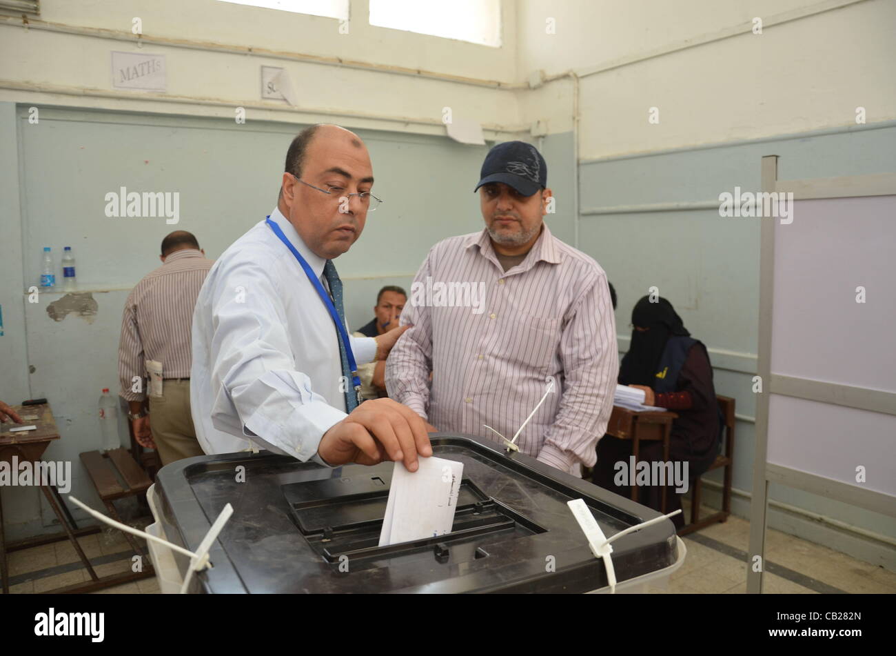 Voting underway May 2012 in Egypt's first Presidential poll since the overthrow of autocratic ruler Hosni Mubarak in Feb 2011. Stock Photo