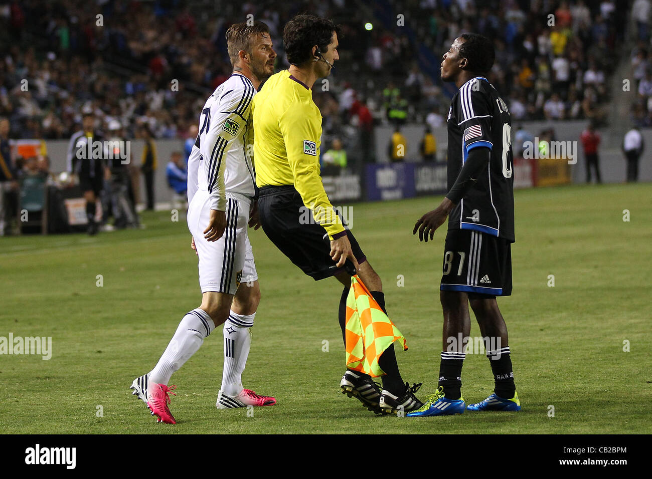 May 23, 2012 - Carson, California, United States of America - The referee rushes in to break up a fight between David Beckham (23) of Los Angeles Galaxy and Marvin Chavez (81) of San Jose Earthquakes in the second half during the Los Angeles Galaxy vs San Jose Earthquakes game at the Home Depot Cent Stock Photo