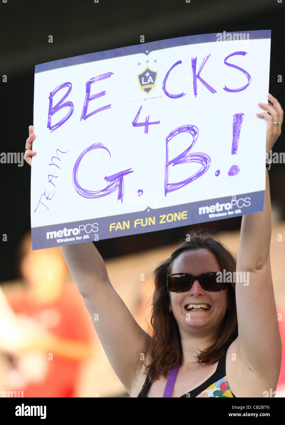 DAVID BECKHAM FAN WITH SIGN CELEBS AT LA GALAXY V SAN JOSE EARTHQUAKES ...