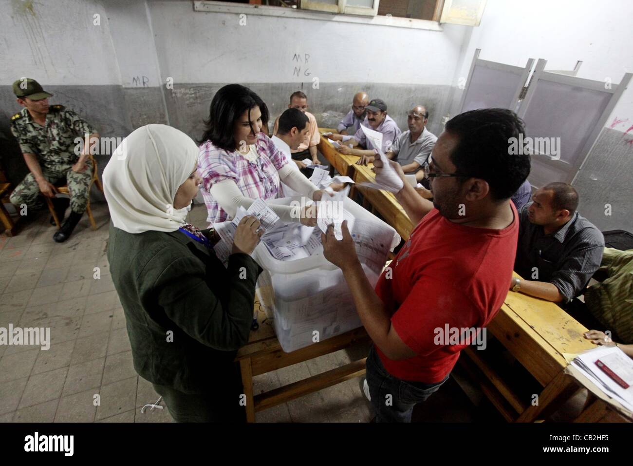 May 24, 2012 - Cairo, Cairo, Egypt - Egyptian election officials count ...