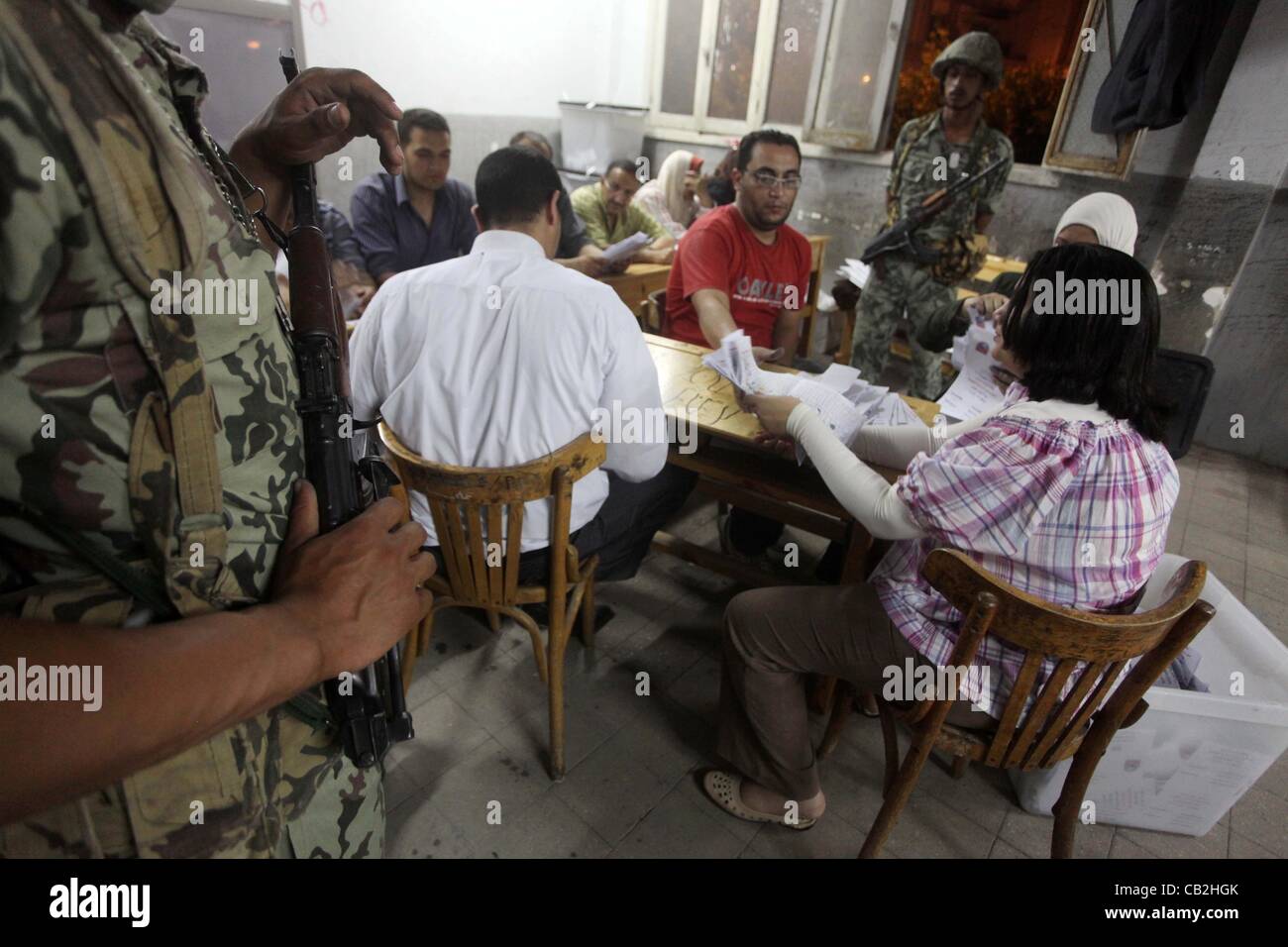May 24, 2012 - Cairo, Cairo, Egypt - Egyptian election officials count ...