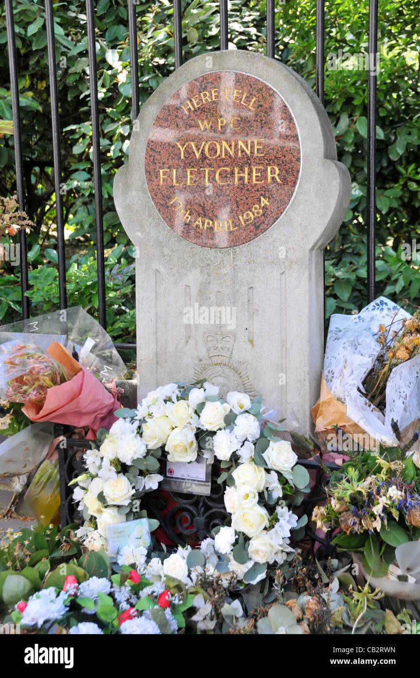 St James's Square, London, UK. 26th May 2012. The memorial stone to PC Yvonne Fletcher in St James's Square where she was shot, with a wreath laid by the Libyan PM Abdurrahim El-Keib. Stock Photo