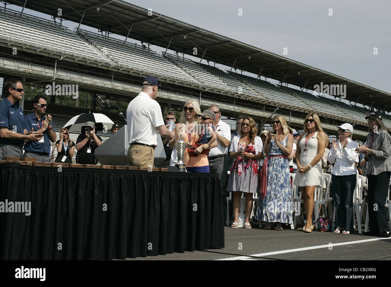May 26, 2012 - Indianapolis, Indiana, U.S - IZOD Indycar Series, Indy 500, Indianapolis, IN, Qualifying, Practice, May 18-27 2012, SUZY WHELDON receives the 2011 indy 500 winner trophy for her late husband Dan Wheldon. (Credit Image: © Ron Bijlsma/ZUMAPRESS.com) Stock Photo