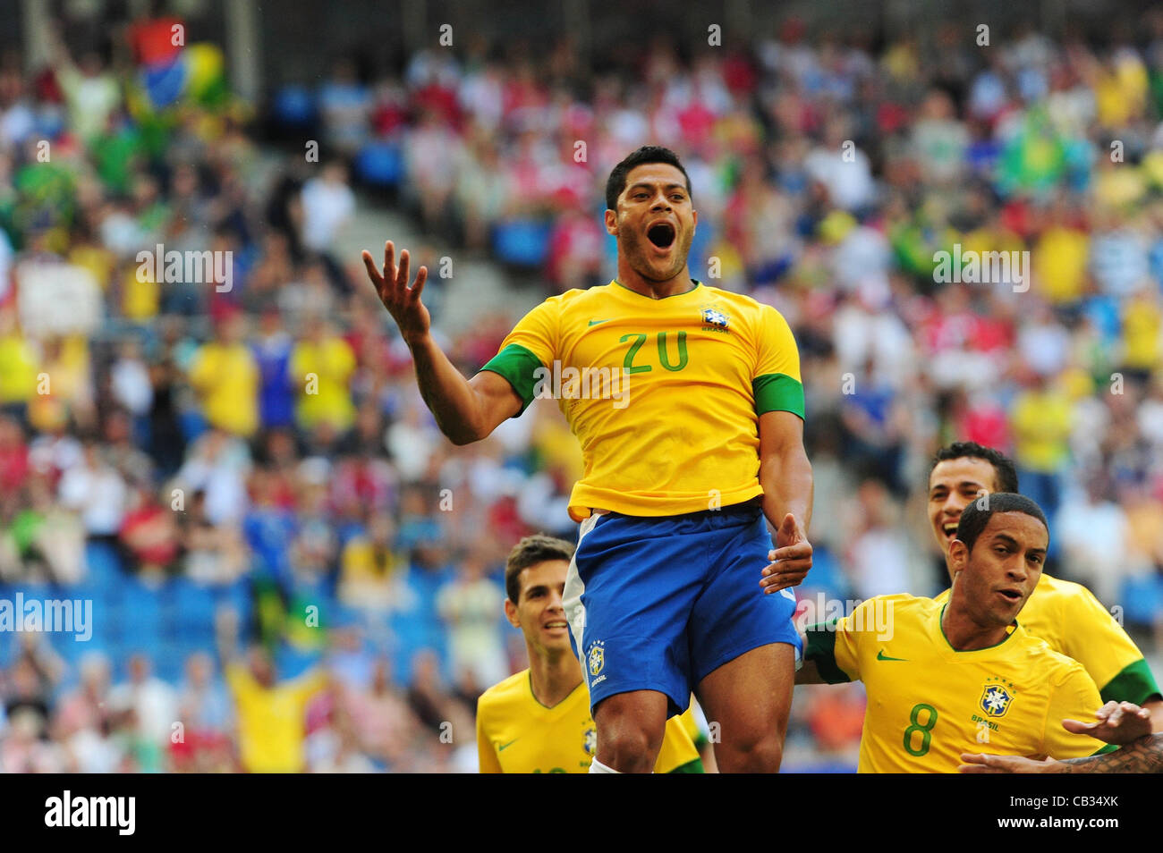 26.05.2012. Hamburg, Germany.  Brazil's Hulk cheers after scoring the 1-0 goal during the international friendly soccer match between Denmark and Brazil at Imtech Arena in Hamburg, Germany, 26 may 2012. Stock Photo