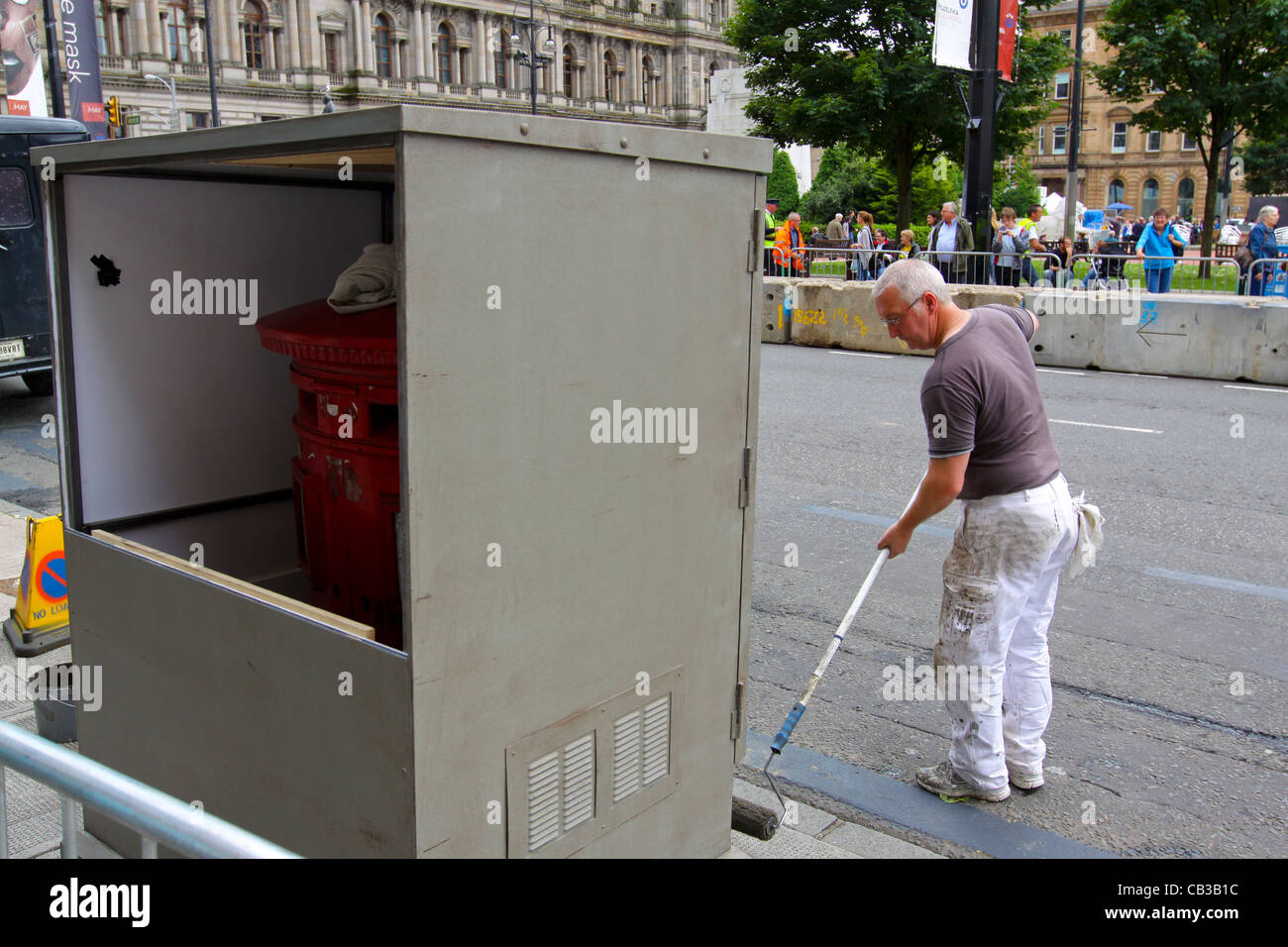 Worker disguises UK postbox in Glasgow on Philadelphia film set Stock Photo