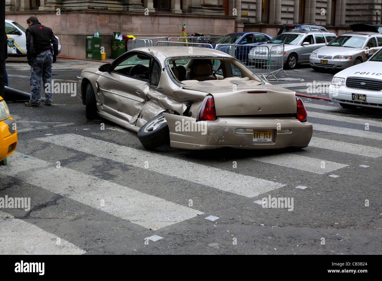 Crashed car on set of World War Z zombie movie in Glasgow George Square Stock Photo