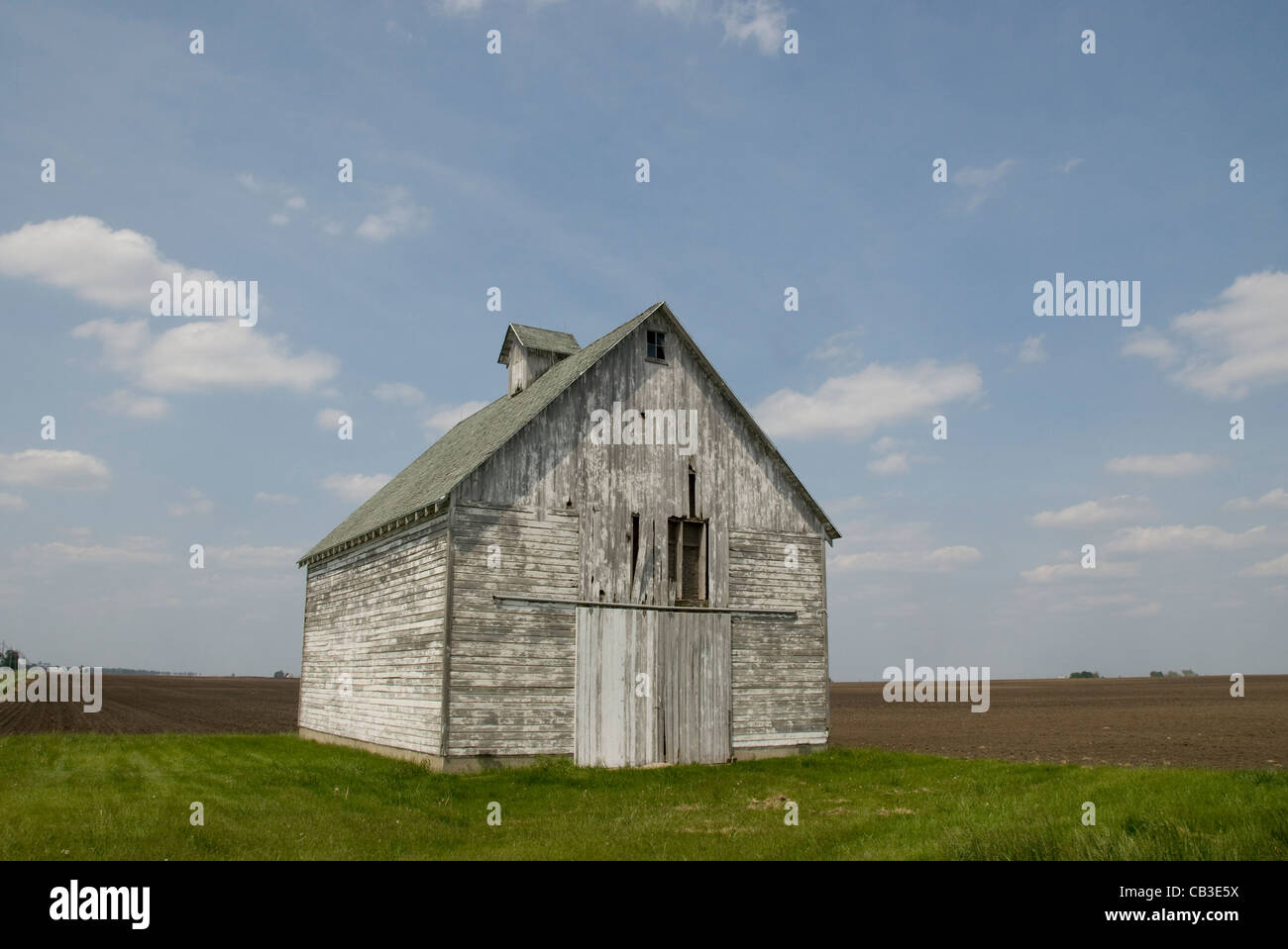 Barn on prairie, near Champaign Urbana, Illinois, USA Stock Photo