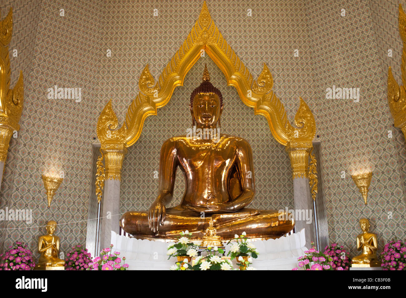 Thailand, Bangkok, Golden Buddha Statue in Wat Traimit Stock Photo - Alamy