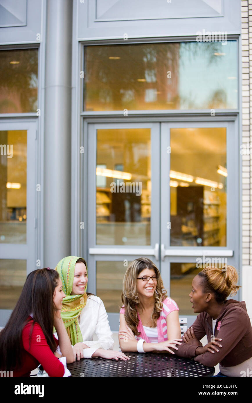 Women enjoying a day out socializing hi-res stock photography and ...