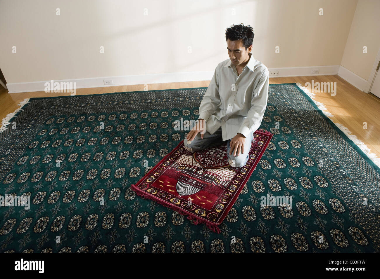 Man on knees praying hi-res stock photography and images - Alamy