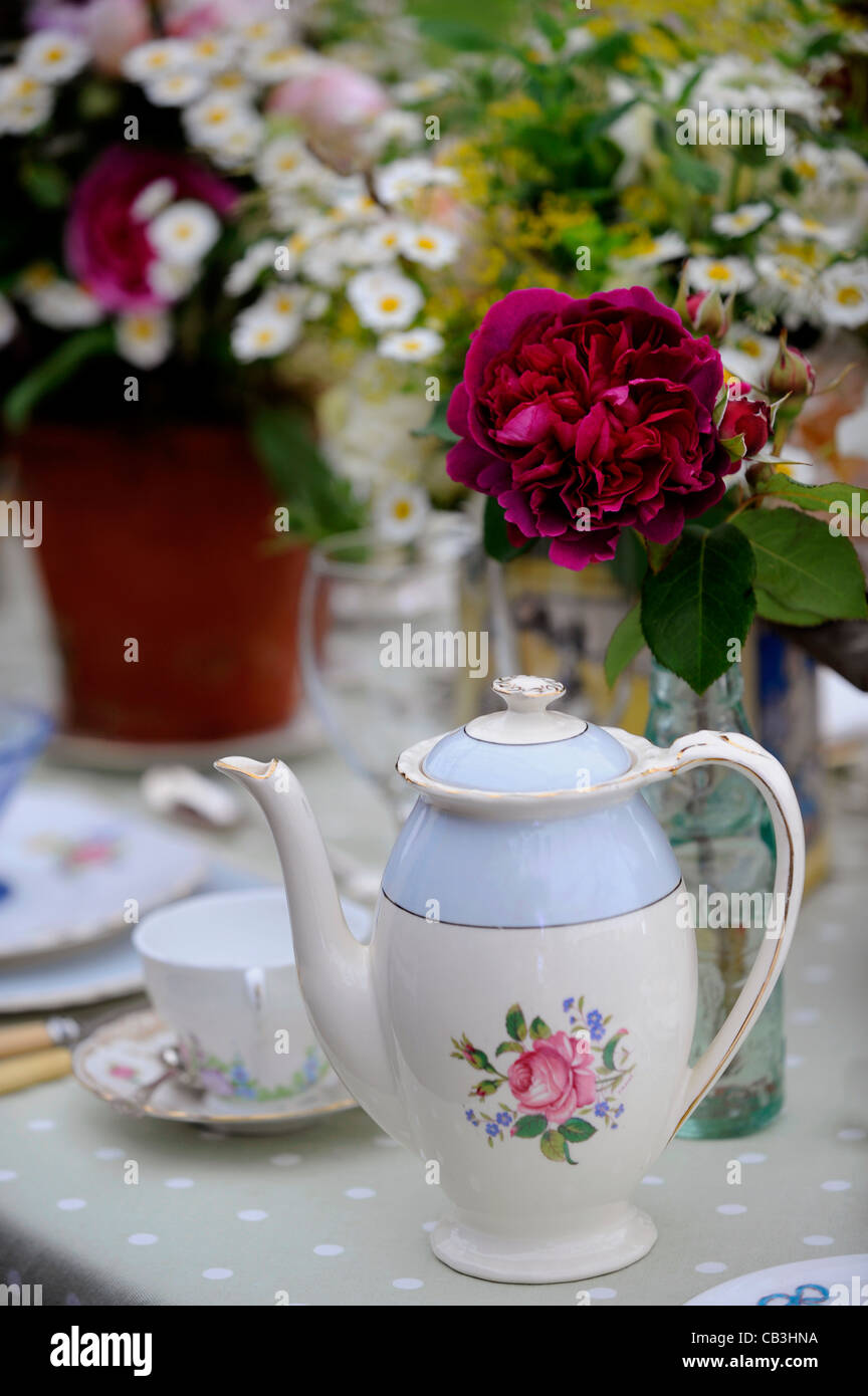 Floral retro vintage style table setting Stock Photo - Alamy