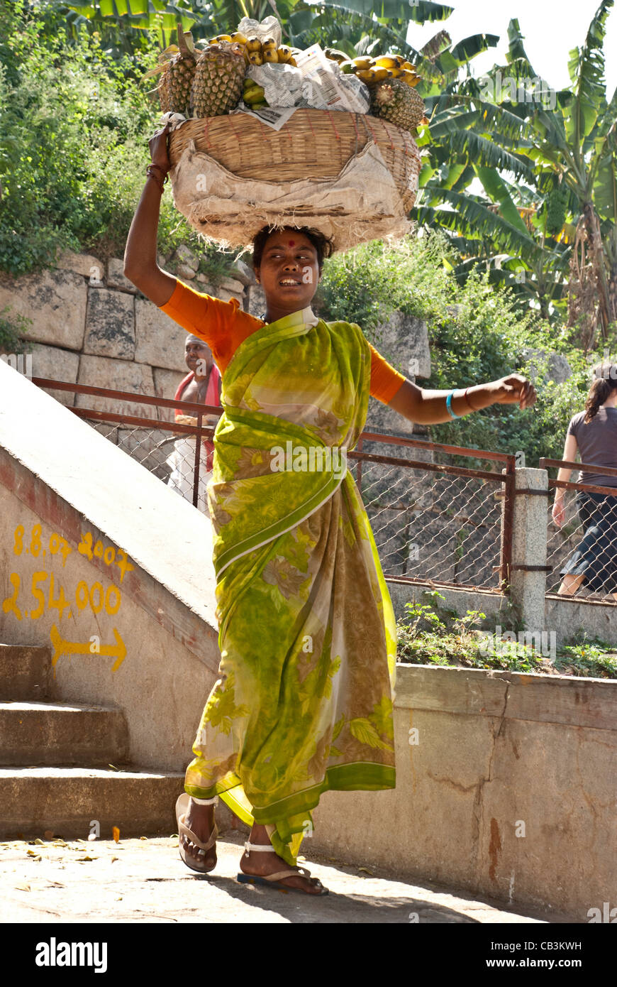 Carrying fruit basket on head hires stock photography and images Alamy
