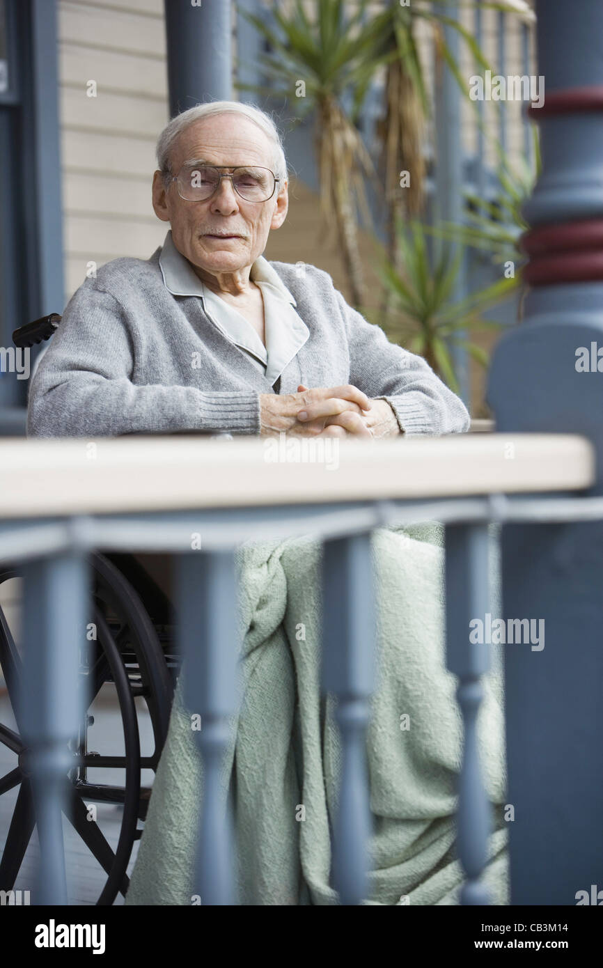 Senior man wrinkled eyes close hi-res stock photography and images - Alamy