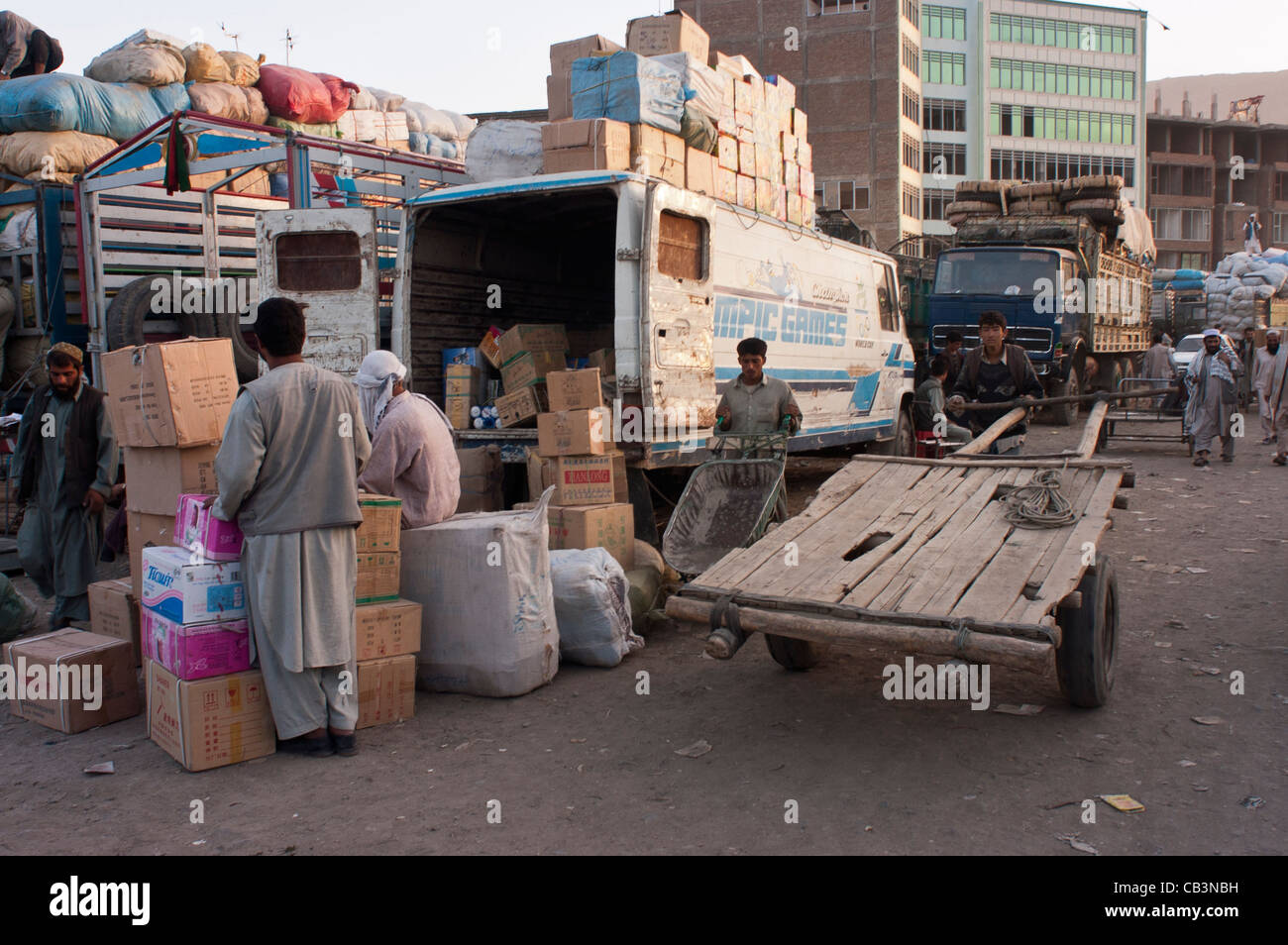 Men load and unload goods in central Kabul, Afghanistan, October 2004 ...