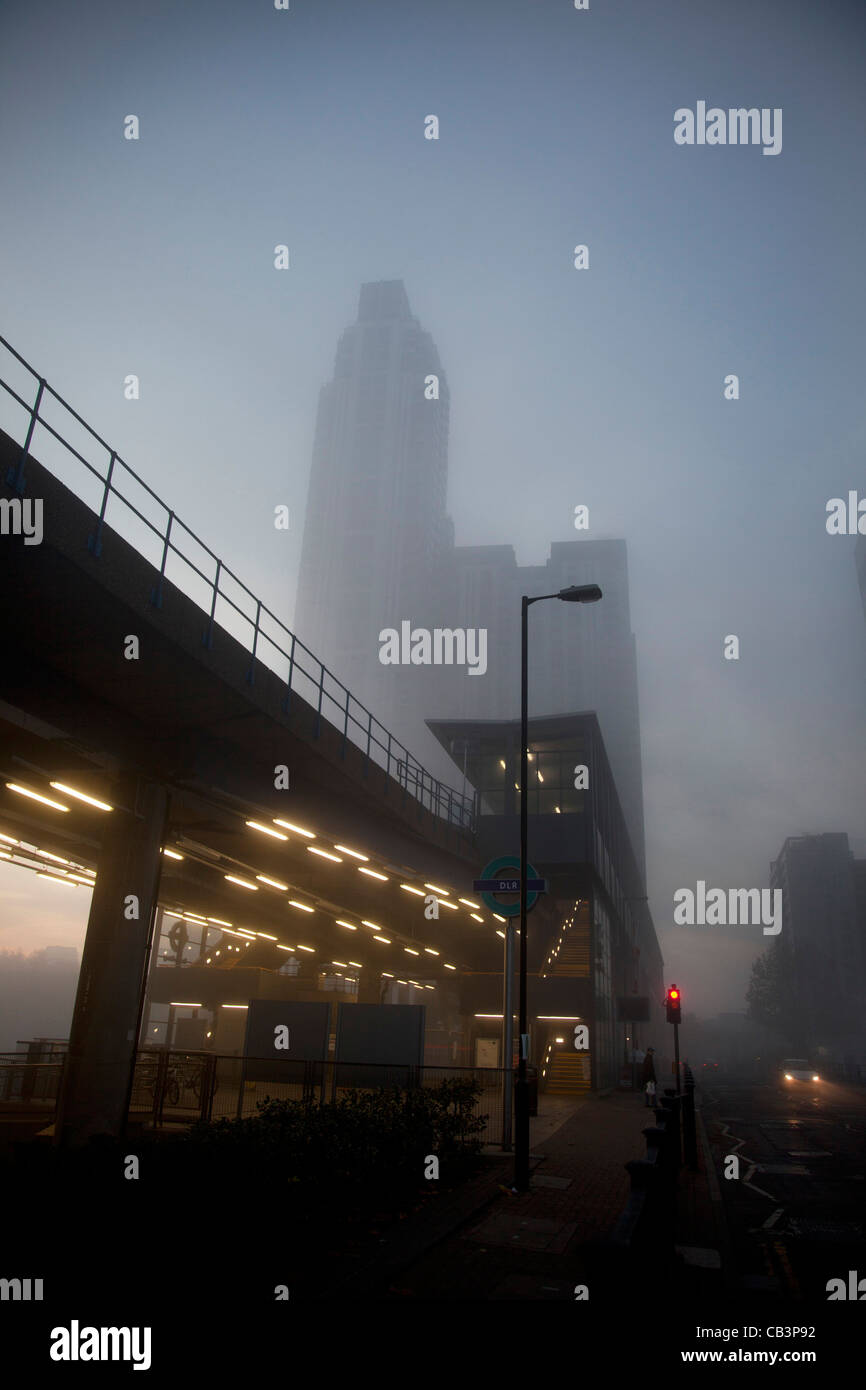 Thick fog hi-res stock photography and images - Alamy