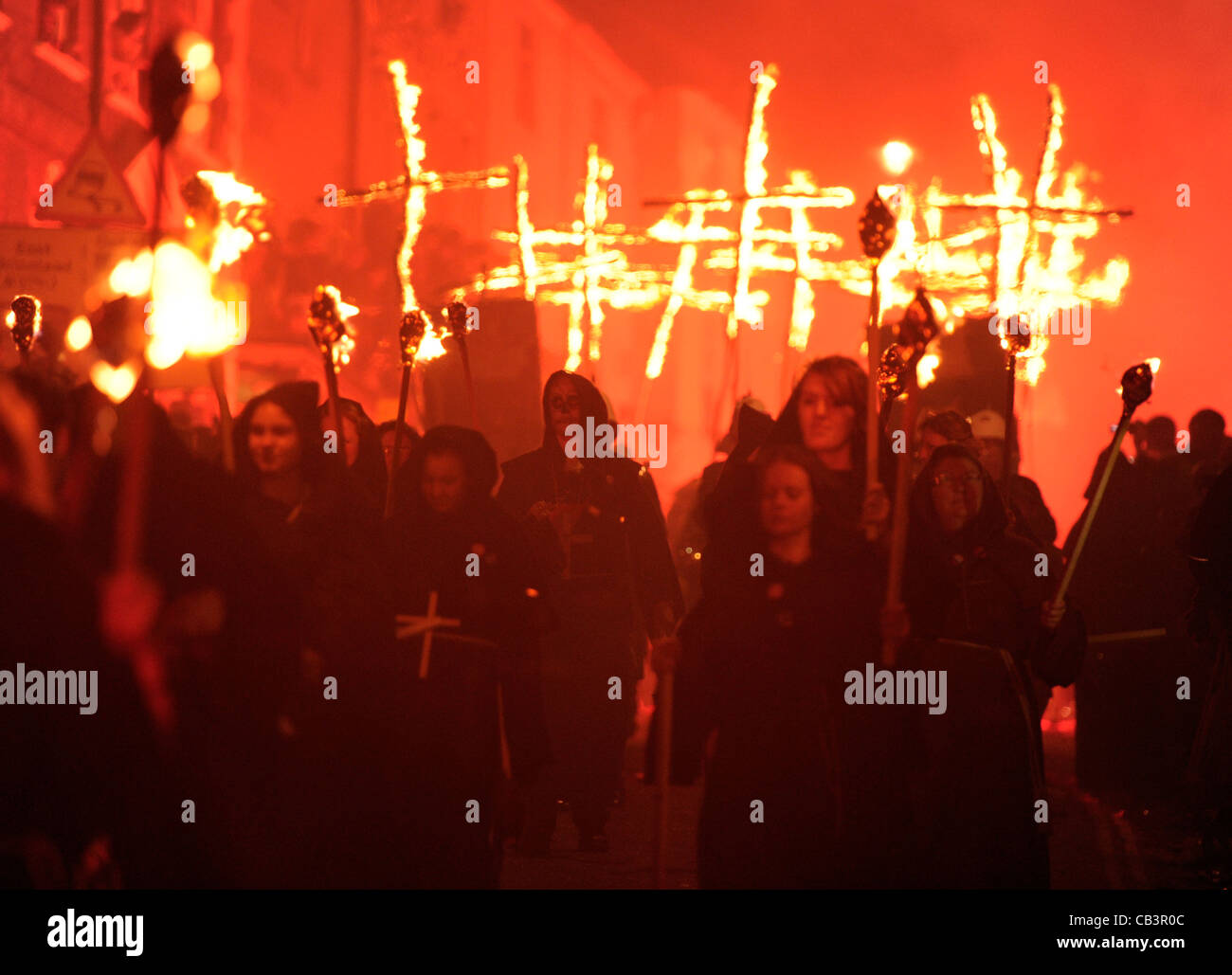 Bonfire lewes crosses hi-res stock photography and images - Alamy