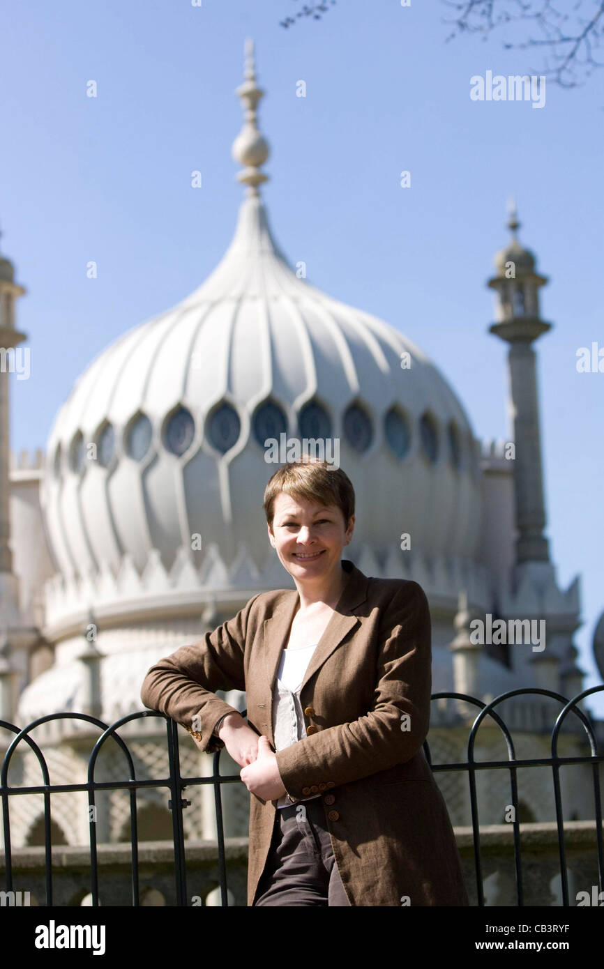 Leader of the Green Party Caroline Lucus in her Brighton Pavilion constituency.  Picture by James Boardman. Stock Photo