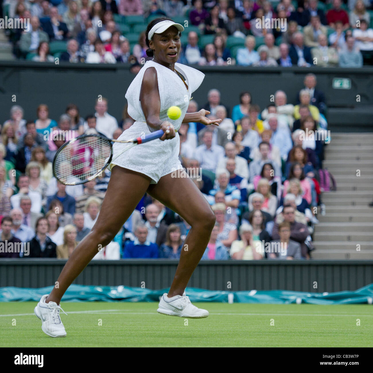 22.06.2011. Kimiko Date-Krumm JPN v Venus Williams USA (23). Venus in action. The Wimbledon Tennis Championships. Stock Photo