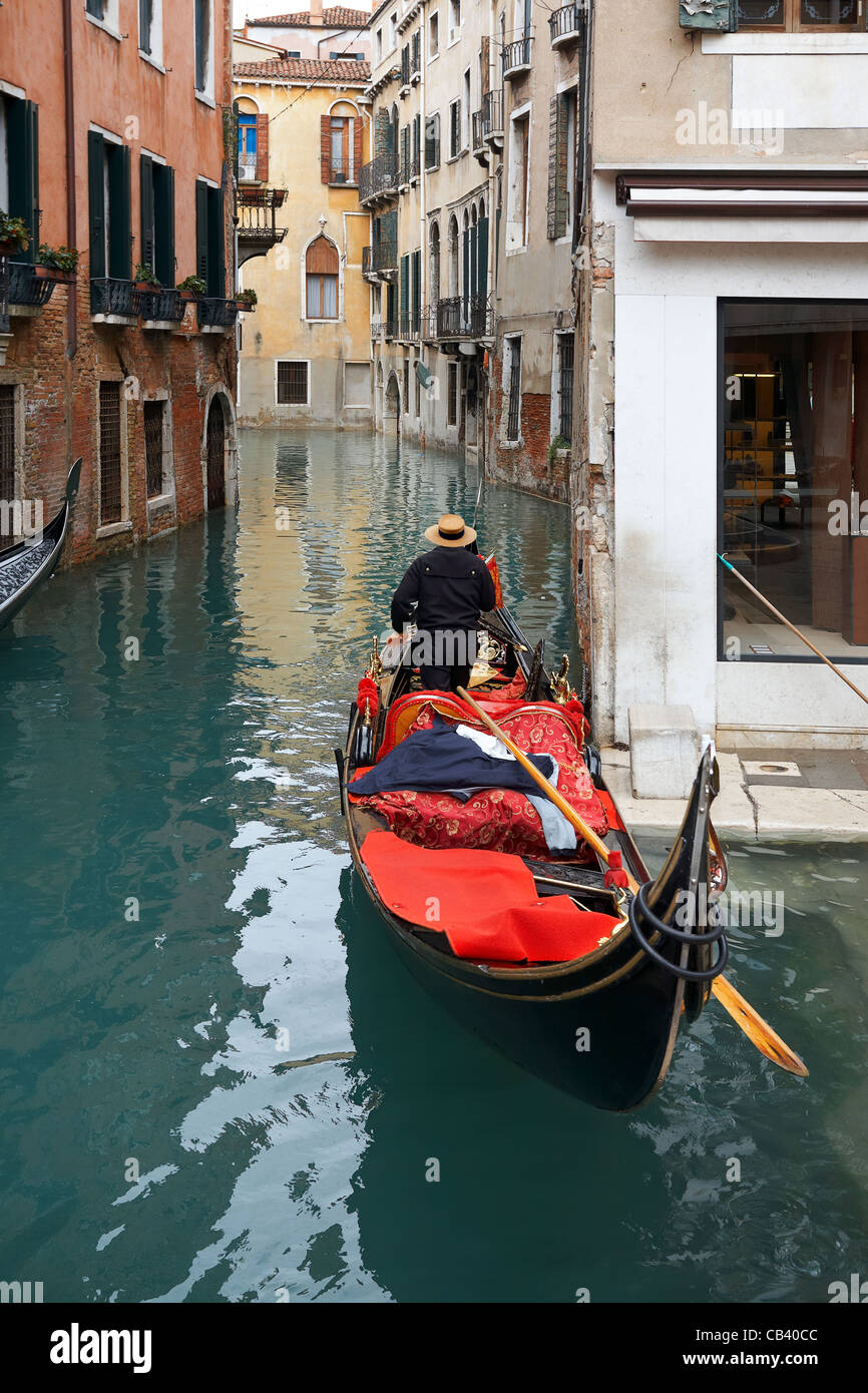 Venice boat canal hi-res stock photography and images - Alamy