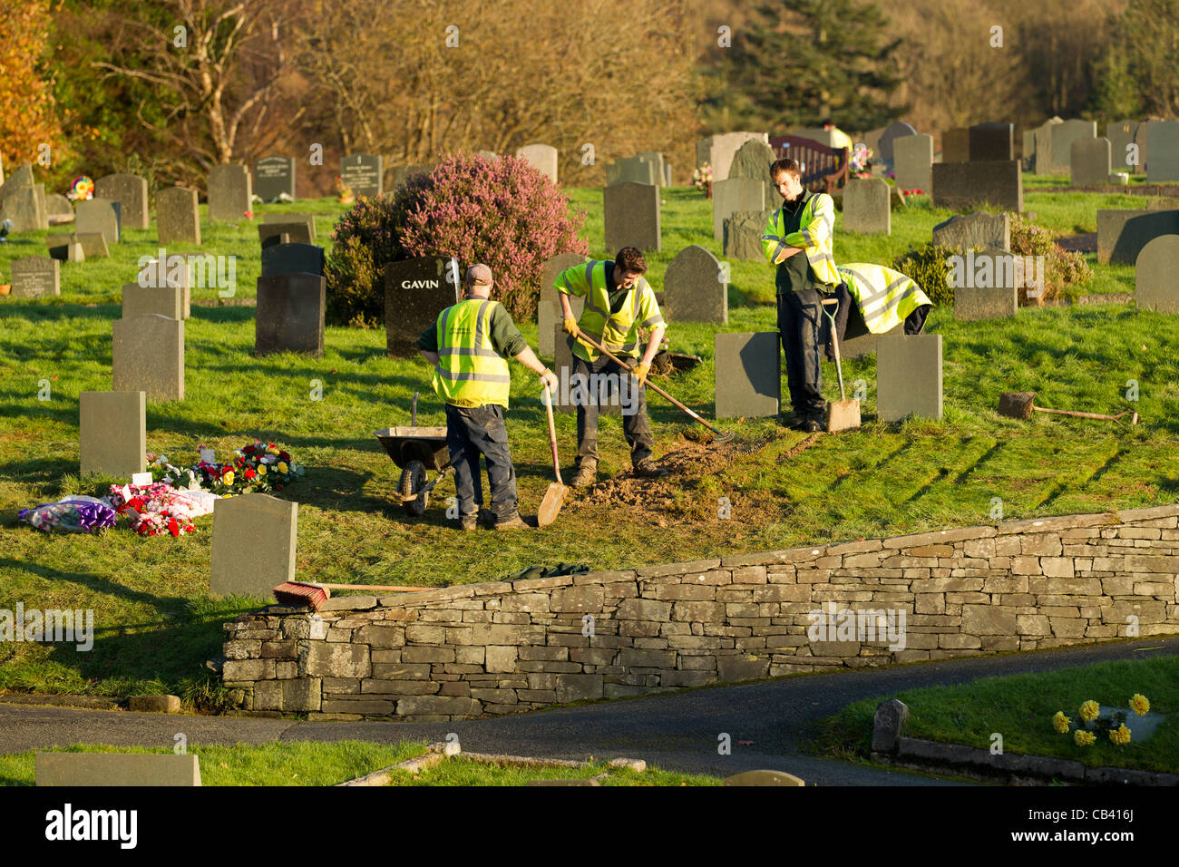 Digging A Grave Stock Photos & Digging A Grave Stock Images Alamy