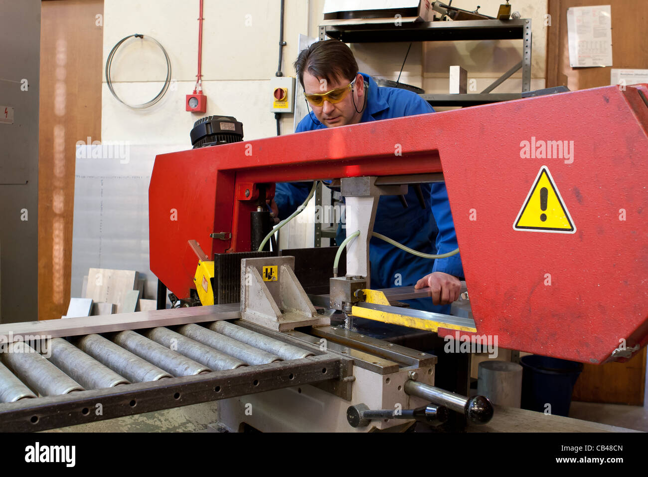 Mechanical saw hires stock photography and images Alamy