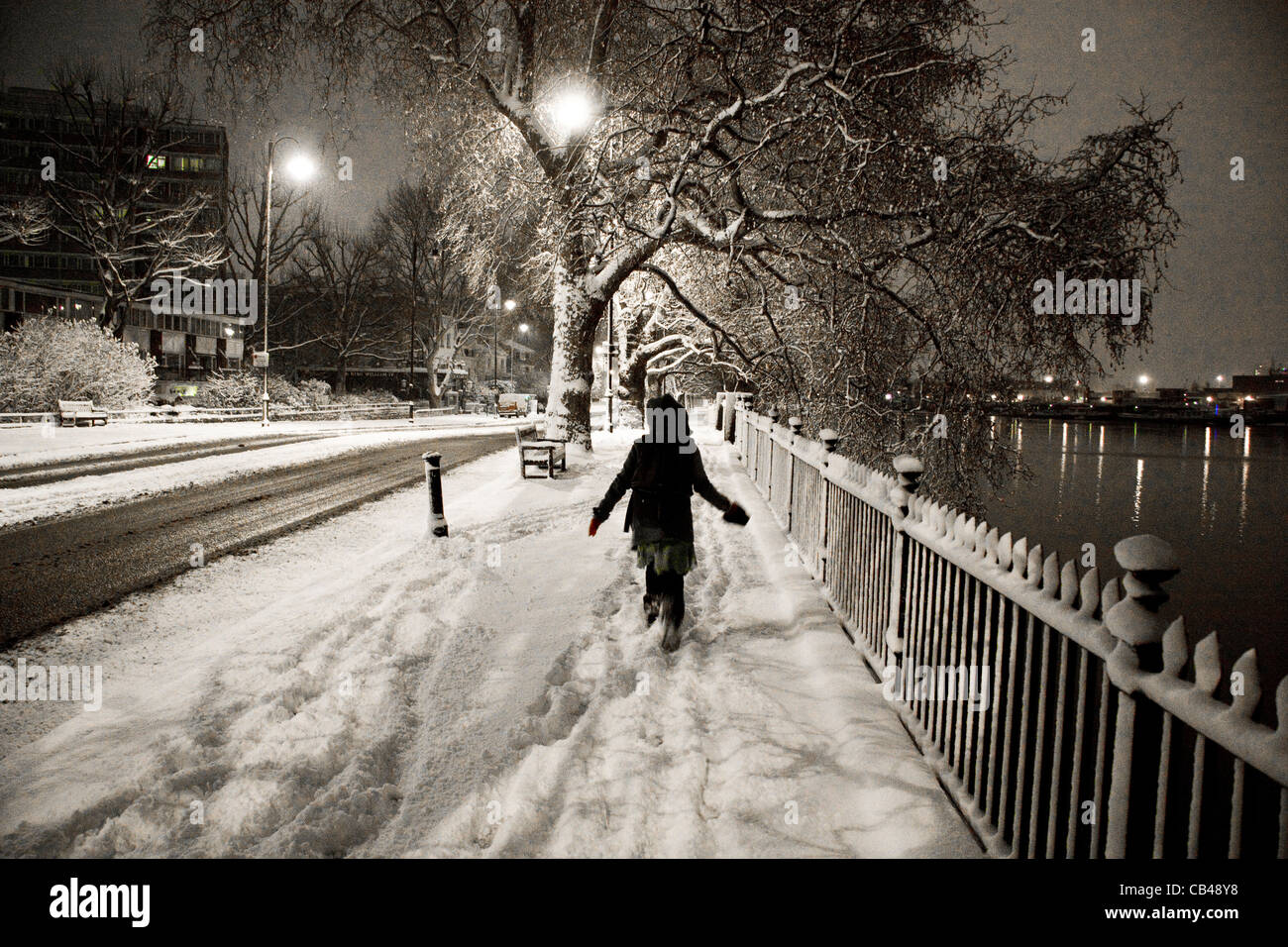 London Snow: A female running in the snow on The Embankment, City of Westminster, London, UK. Walking in a winter wonderland! Stock Photo - Alamy London Snow: A female running in the snow on The Embankment, City of Westminster, London, UK. Walking in a winter wonderland! Stock Photo - Alamy