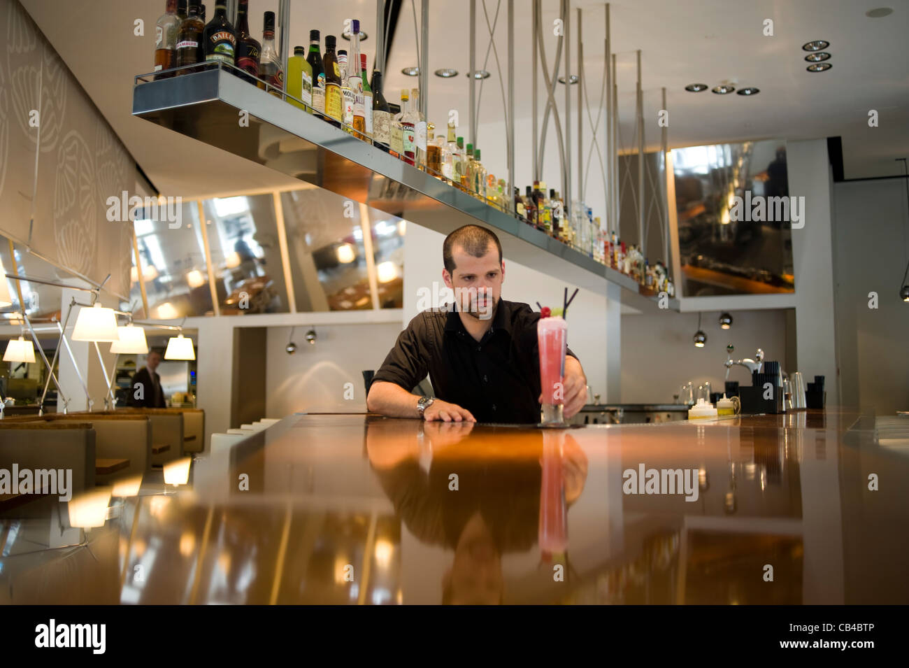 site dwaas Lift MOMO restaurant & bar. Hobbemastraat 1. Oud Zuid. AMSTERDAM Stock Photo -  Alamy