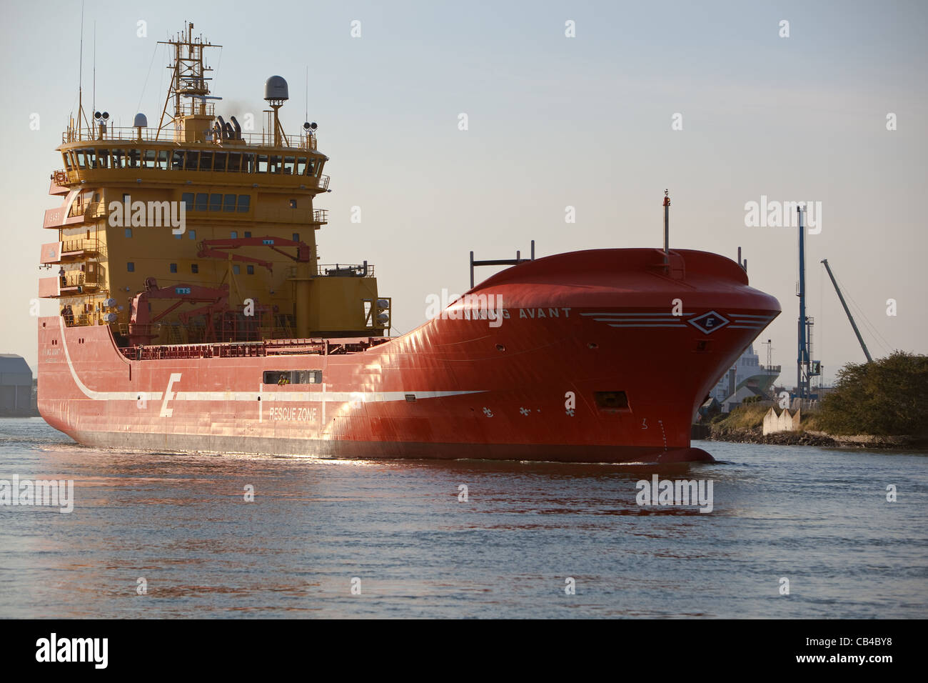 VIKING AVANT is built with bridge and engine aft, oil platform supply