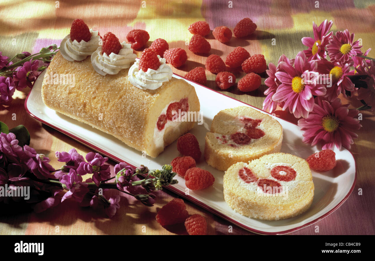 Biskuit roll with raspberries Stock Photo - Alamy