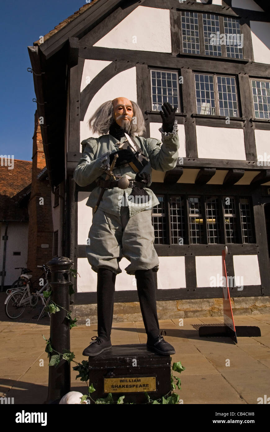 Street artist performing as William Shakespeare Henley Street Stratford-upon-Avon Warwickshire Stock Photo