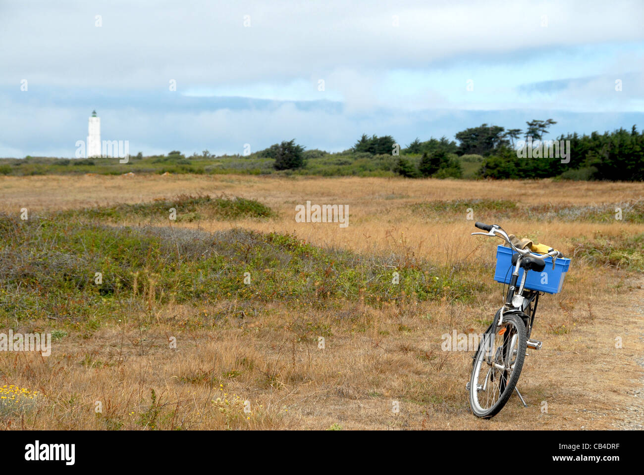 Bicycle on field path on the Côte Sauvage at the Pointe du Châtelet with view to the Grand Phare on Île d'Yeu, Yeu island,France Stock Photo