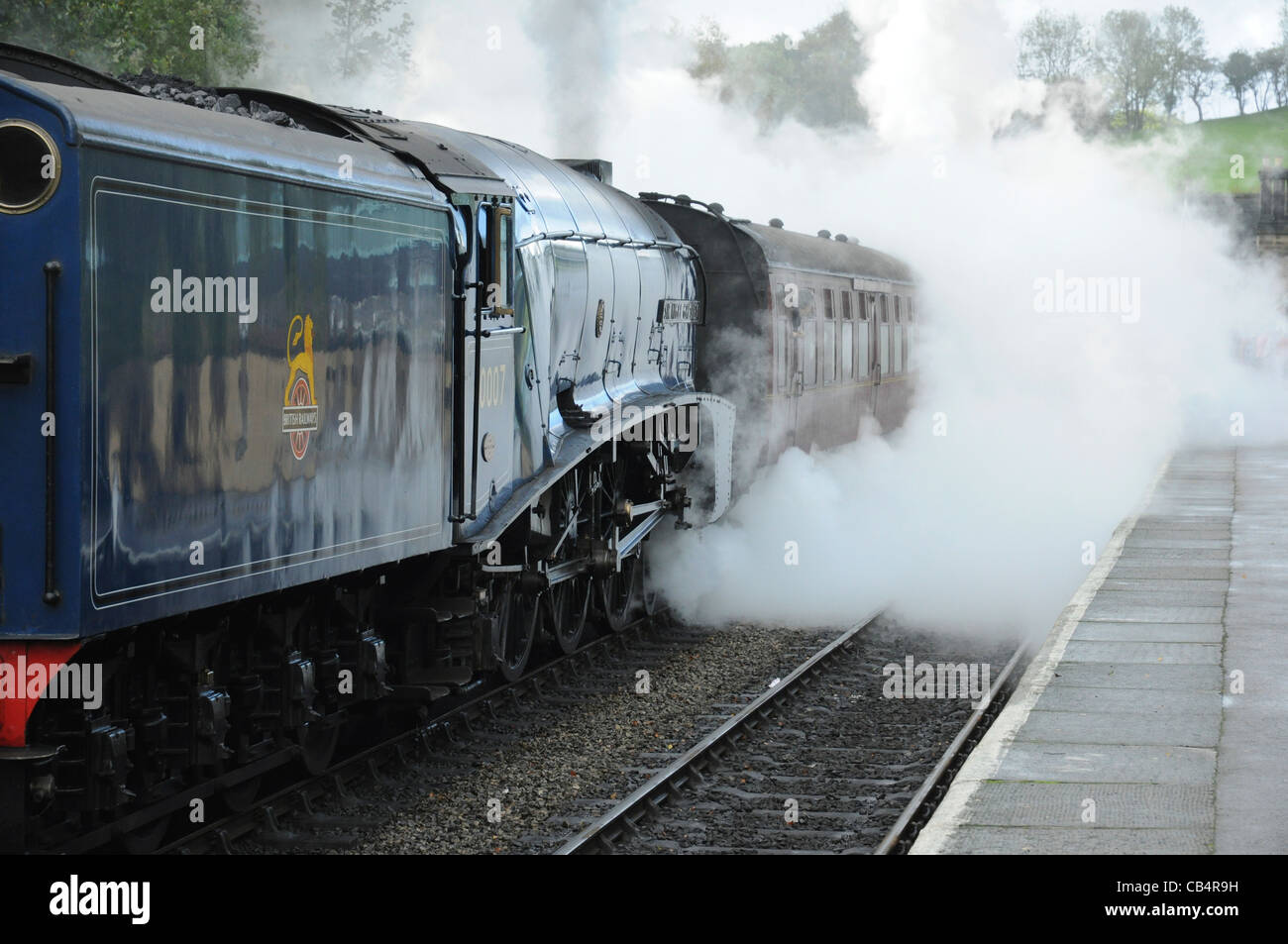 A4 Pacific No. 60007, Sir Nigel Gresley and a cloud of steam, Grosmont station, North Yorkshire Moors Railway, England, UK Stock Photo