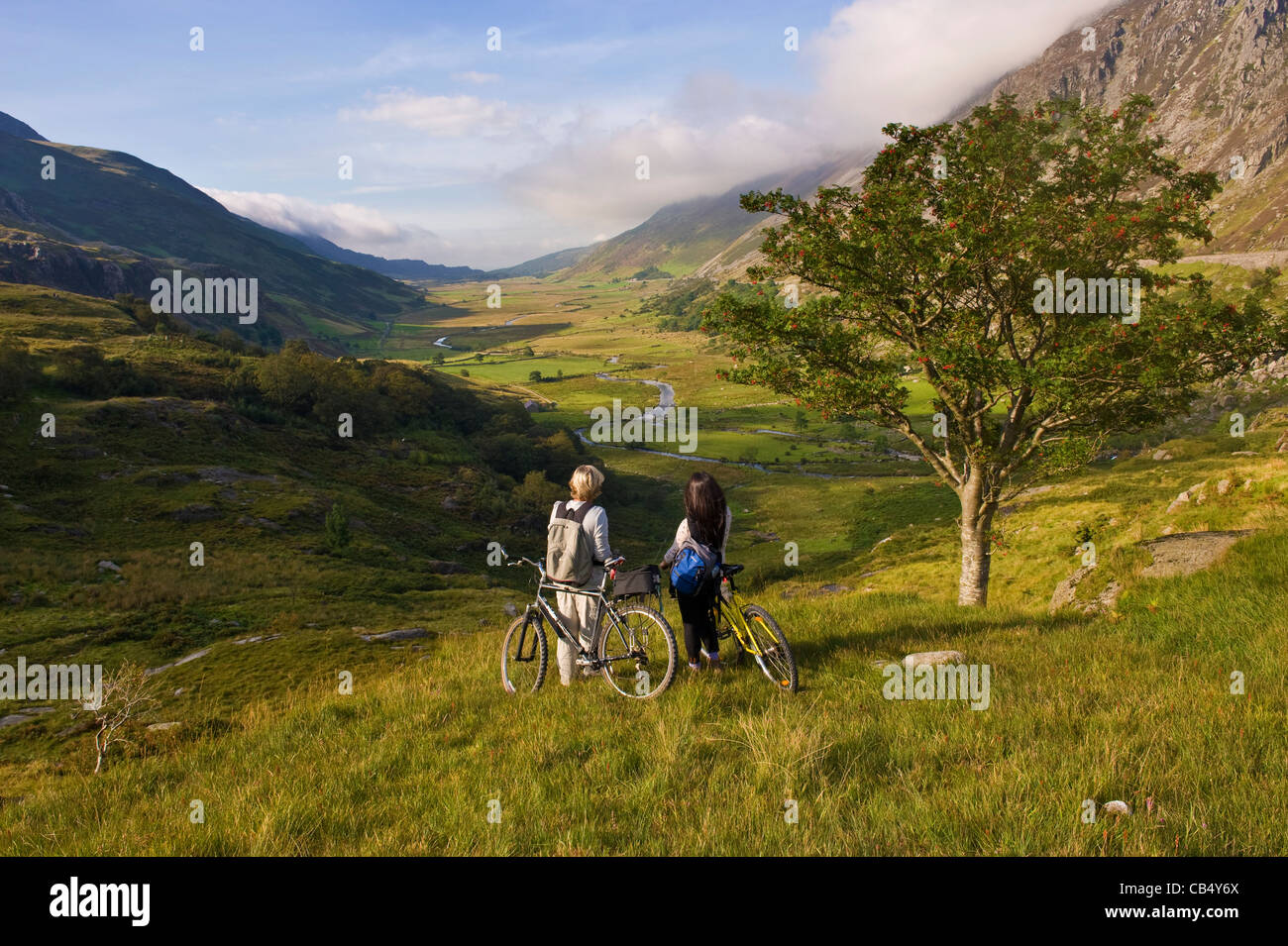 young-couple-enjoying-the-countryside-of-gwynedd-in-north-wales-stock
