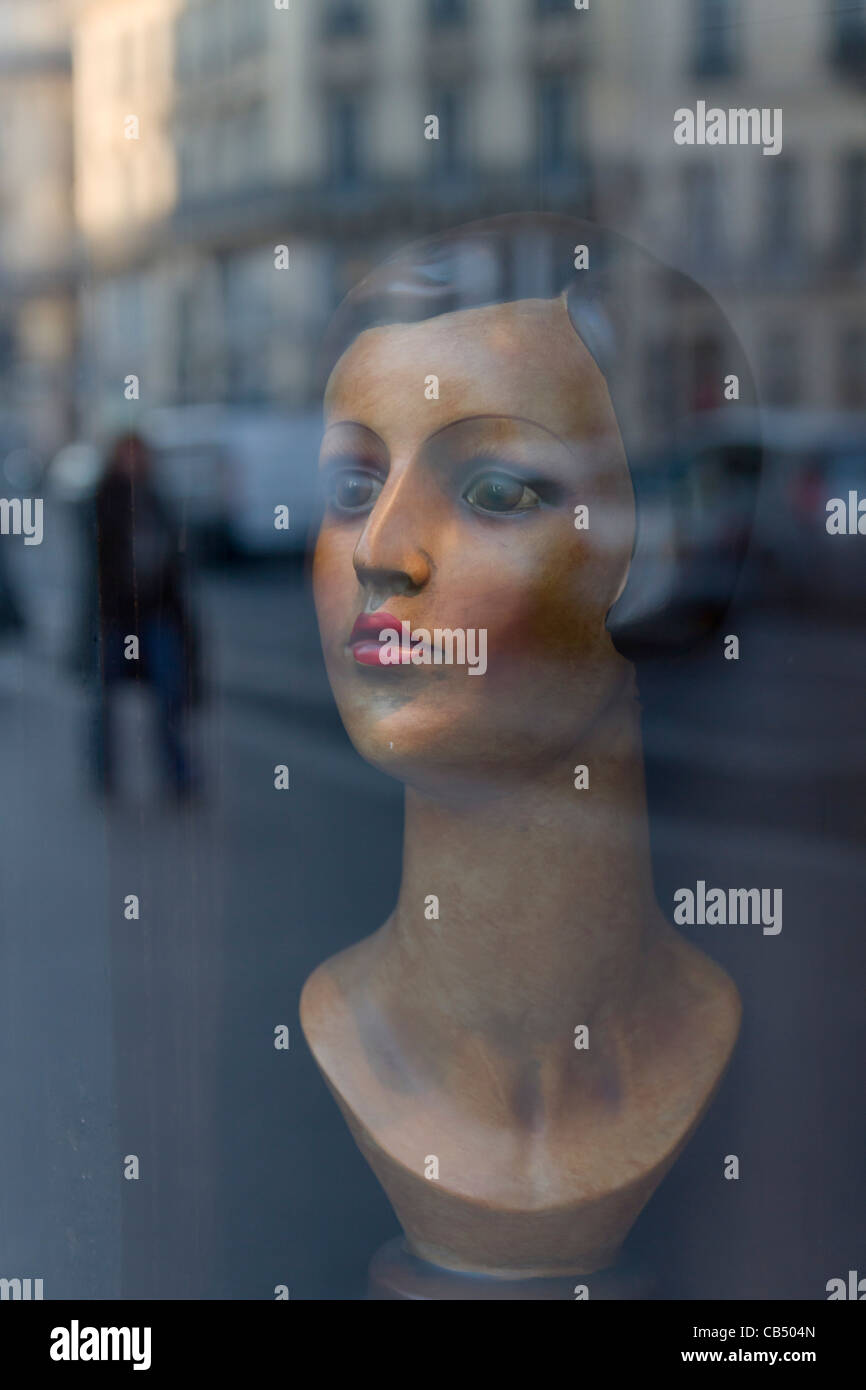 Paris reflection window hi-res stock photography and images - Alamy