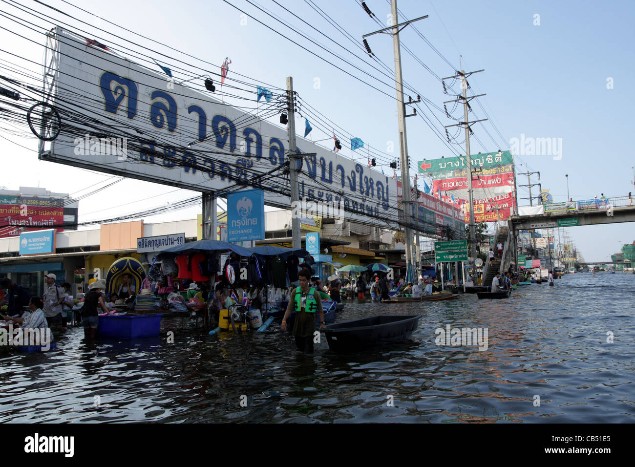 Floodwaters on main street at Bang Yai District , Nonthaburi province ,  Thailand Stock Photo - Alamy